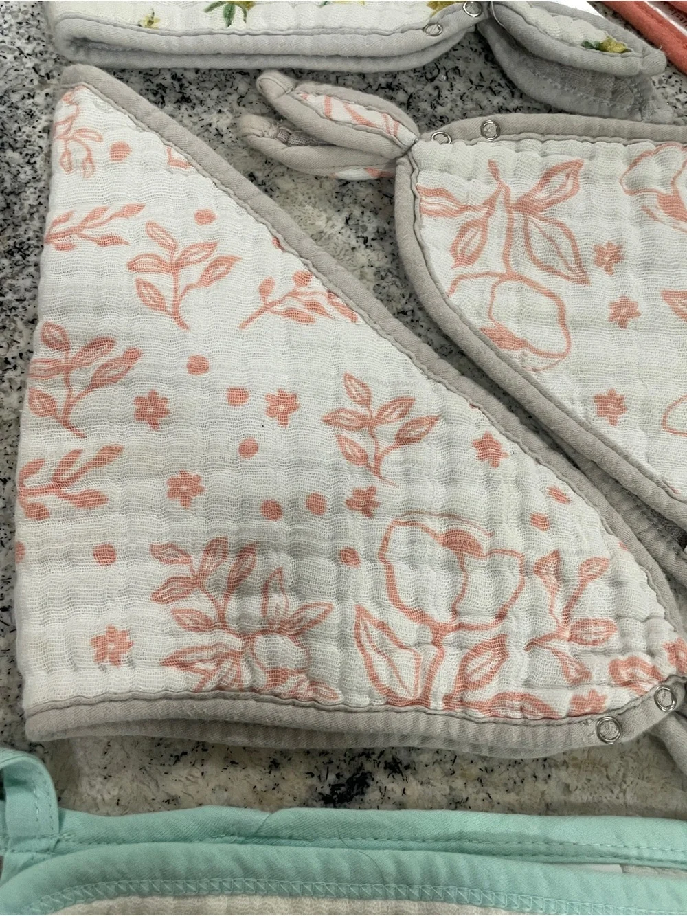 Little unicorn /Aden+ anais deluxe muslin bandana bib and wash clothes